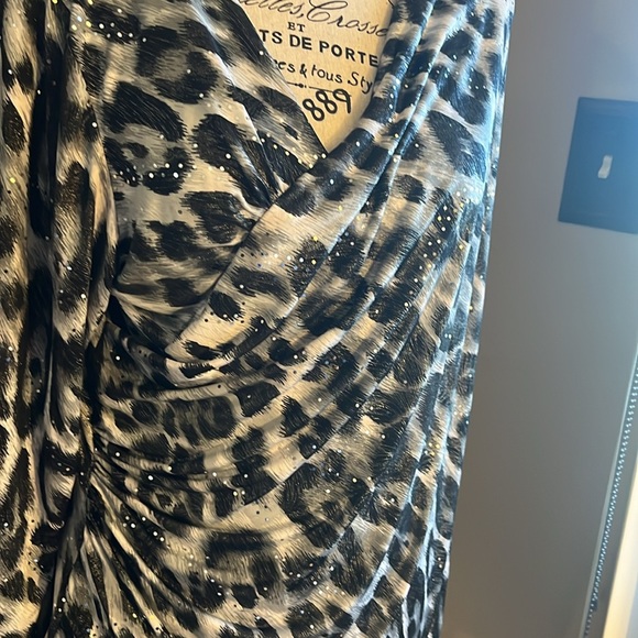 Top - Picture 2 of 4